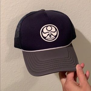 HAWAIIAN ISLAND CREATION (HIC) Trucker Hat